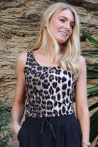 Alma Turn Top | Big Lux Leo Fossil | Bluse fra Liberté