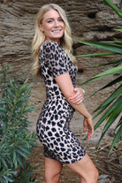 Alma Ss Turn Dress | Big Lux Leo Fossil | Kjole fra Liberté