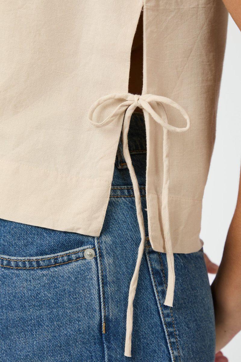 Svetlana Linen Top | Sand | Bluse fra Neo Noir