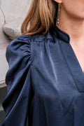 Rosslyn schwere Satinbluse | Mitternachtsblau | Bluse von Neo Noir