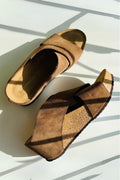 Frances 23 Wildleder-Sandalen mit Keilabsatz | Dunkelbeige