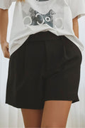 Vola Crop Pleat Shorts 31224 | Schwarz