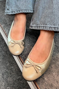 Wie eine sich bewegende Ballerina | Gold Nude